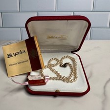 Collana di perle bianche