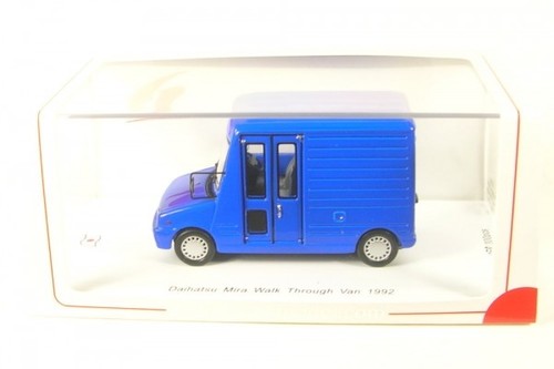 Daihatsu mira walk through van - walk,