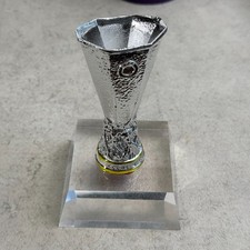 Resina trofeo uefa - 3.93,