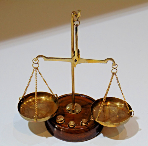 Bilancia pesapersone giustizia