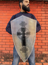 Scudo medievale croce celtica