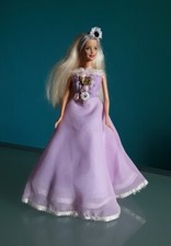 "MATTEL" Barbie "MODA NEL MONDO" 2015, "Austria" - abito da sera, colore lilla.