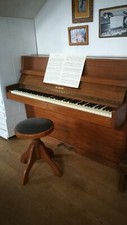 Pianoforte verticale ED SEILER, noce, costruito in Germania, 