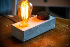 lampada da tavolo in cemento