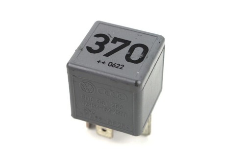 8d0951253 relais 370 seat - 1x,