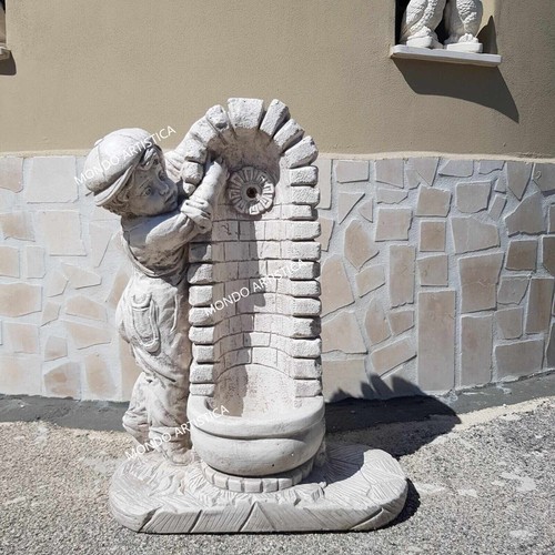 Fontana con bimbo fontanella - fontana,