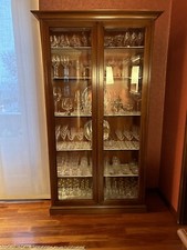 VETRINETTA  IN MASSELLO DI NOCE CON VETRI MOLATI 196x98x34