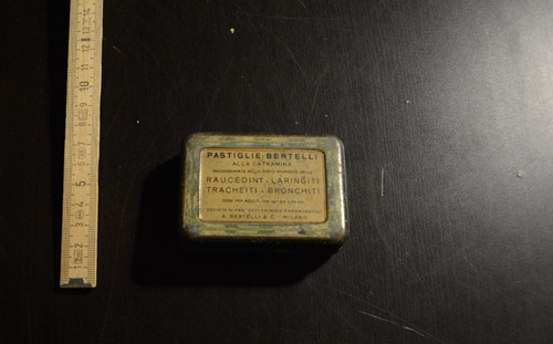 Scatola latta pastiglie