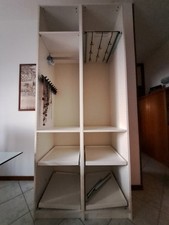 armadio pax ikea usato con ante bianche e accessori interni