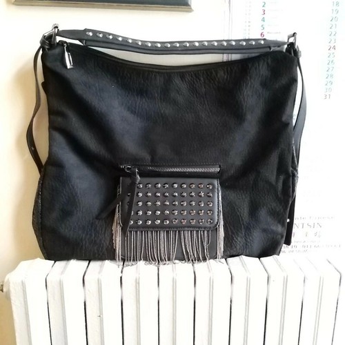 Borsa nera con - nera, borchiata