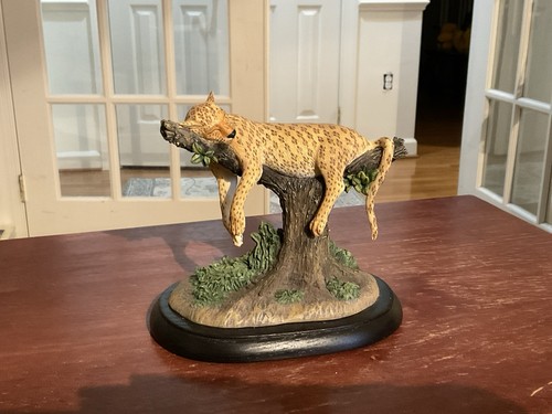Statuina scultura leopardo