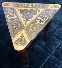 Tavolino carillon triangolare