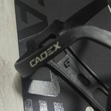 Cadex Gabbia per Bottiglie in Fibra di Carbonio Nera 19g Made in Taiwan by Giant