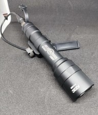 SureFire M600 Luce LED Scout Ultra Alta Potenza Nera Inutilizzata CR123A, Spedizione Gratuita