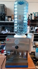 Erogatore Di Acqua A Boccioni Refrigerata Con Macchina Caffè A Cialde ESE 44mm.