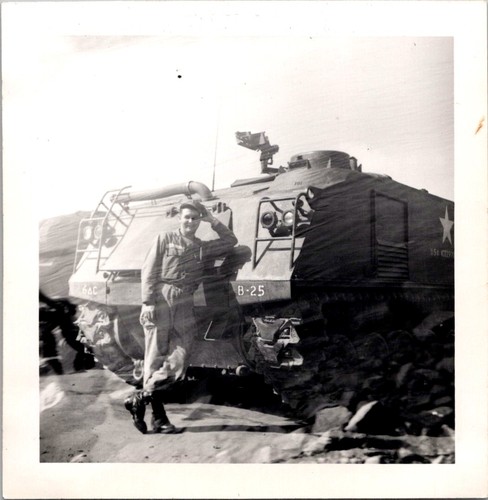 Foto soldato veicolo corazzato
