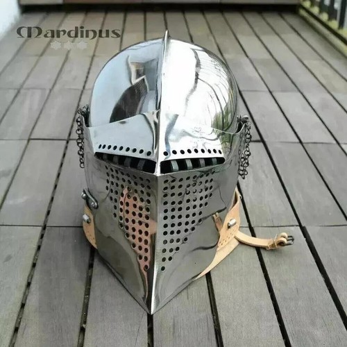 Casco barbuta armatura - casco,