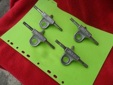 4 ganci piccoli per pattini a rotelle AFT-46 FIBERLITE ADC 12 ALLUMINIO NOS = nuovi vecchio magazzino