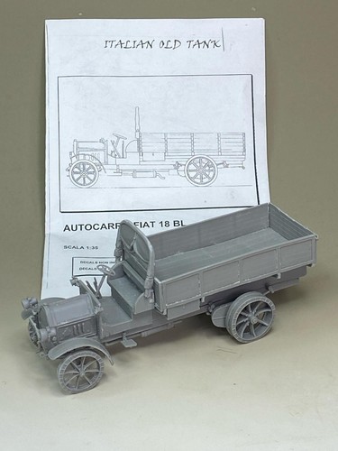 Italian old tank fiat - old, bl