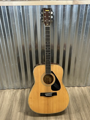Chitarra acustica dreadnought
