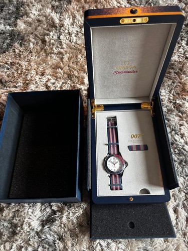 Omega commander james bond - james,