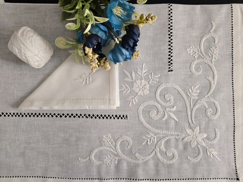 Elegante tovaglia ricamata - elegante,