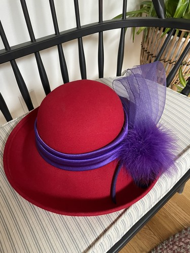 Cappello donna rosso società