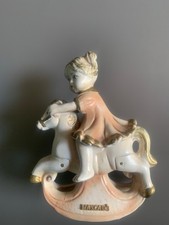 Capodimonte  statuina bimba su