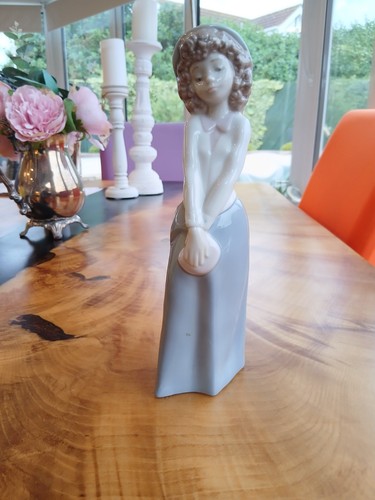 Statuina lladro nao ragazza - lladro,