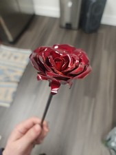 rosa singola in metallo