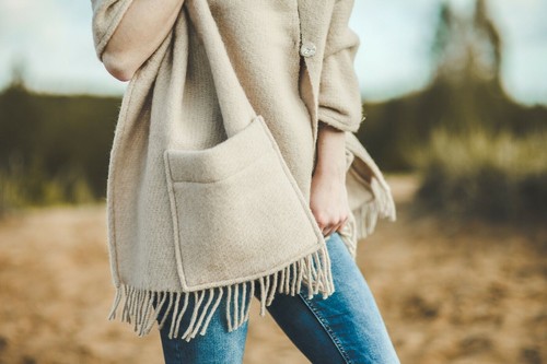 Scialle con tasche - , avvolgente