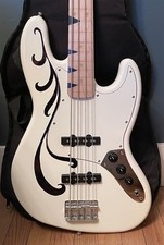 Fretless Fender Squier Jazz
