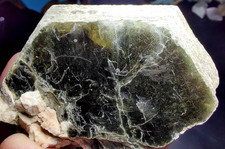 Libro spesso e affilato di