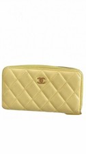 Chanel portafoglio in pelle con chiusura a zip; Dimensioni 9 cm x 19 cm; 