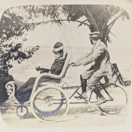Foto antica donna che cavalca