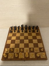 Vintage Scacchiera con scacchi/altezza Re 6 cm/,Giocco di Dama.Legno.Completo
