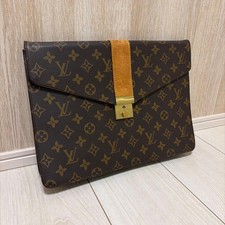 Louis Vuitton Monogram Clutch