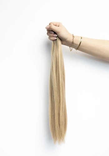 Capelli allacciati alla
