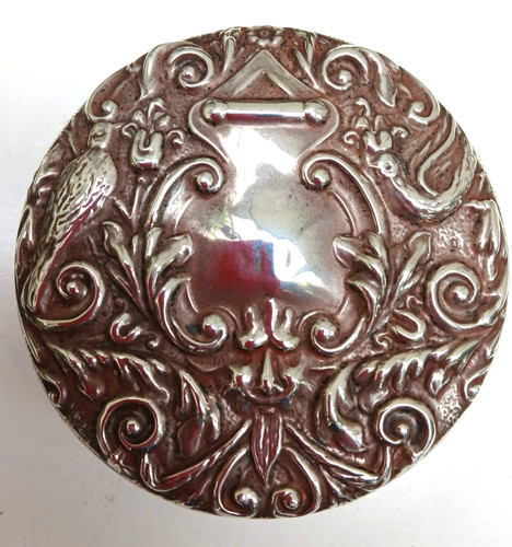 Scatola repousse vintage