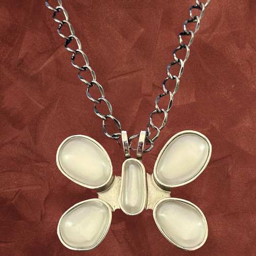 Collana farfalla bagliore luna