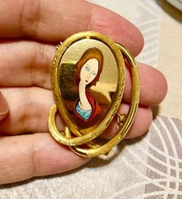 Spilla oro 18 kt 750 raffigurante volto di donna circa 10 grammi 