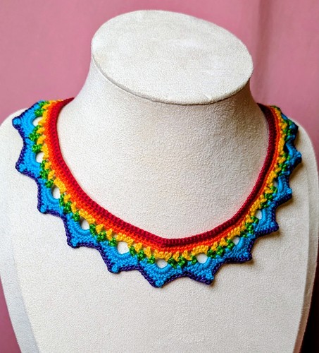 Collana all uncinetto fatta - fatta, a