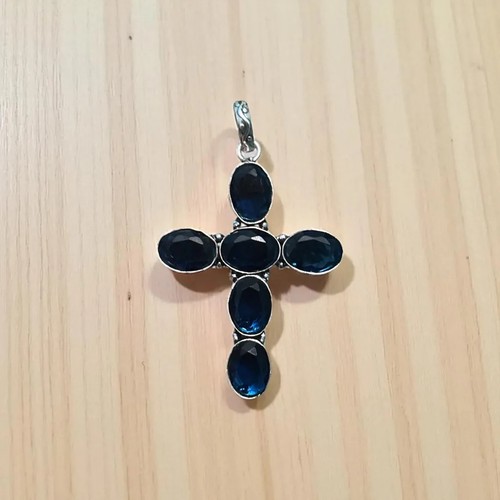 Collana con ciondolo croce