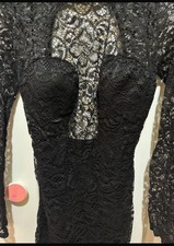 Abito in pizzo nero