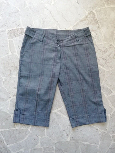 Pantaloni donna stretti corti