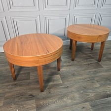 Tavolini rotondi vintage impiallacciati teak - coppia metà secolo - caffè legno MCM