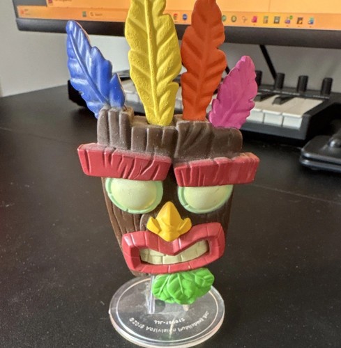 Crash bandicoot aku - aku, figura