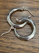 orecchini a cerchio Huggy in