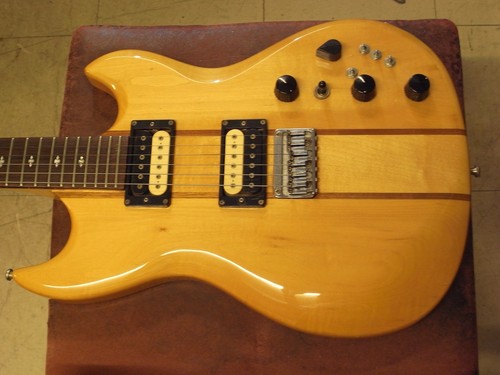 Chitarra elettrica naturale