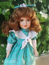 Bambola in porcellana da